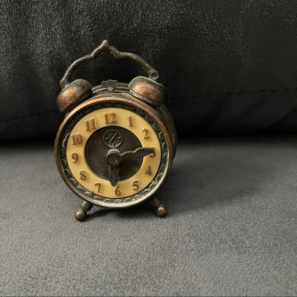 Durham Industries mini die cast clock